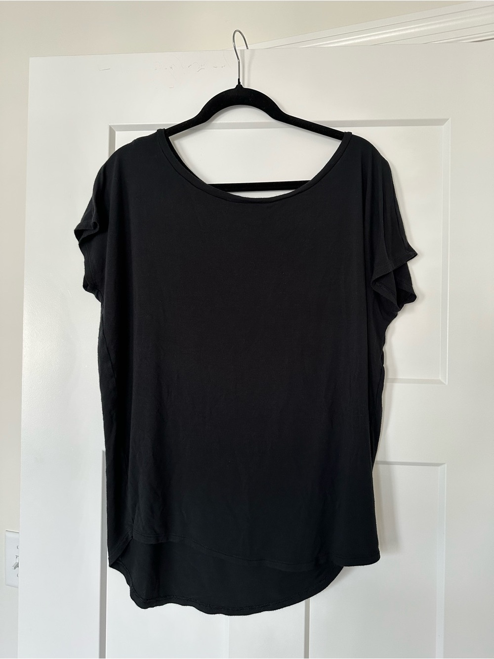 Women’s Express Black Relaxed Short Sleeve Tee
